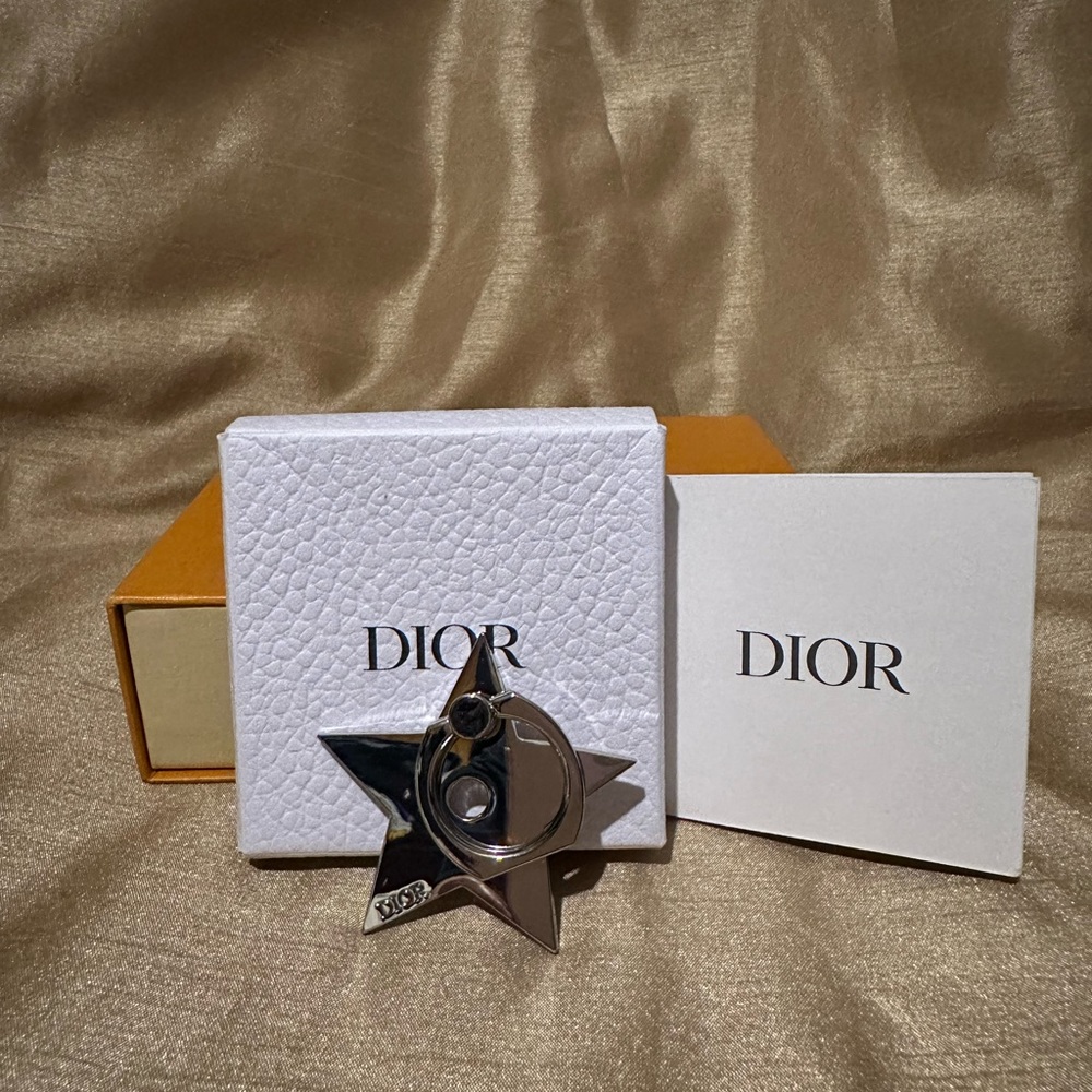Dior phone ring